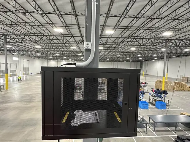 Climate-controlled enclosure mounted on a warehouse column