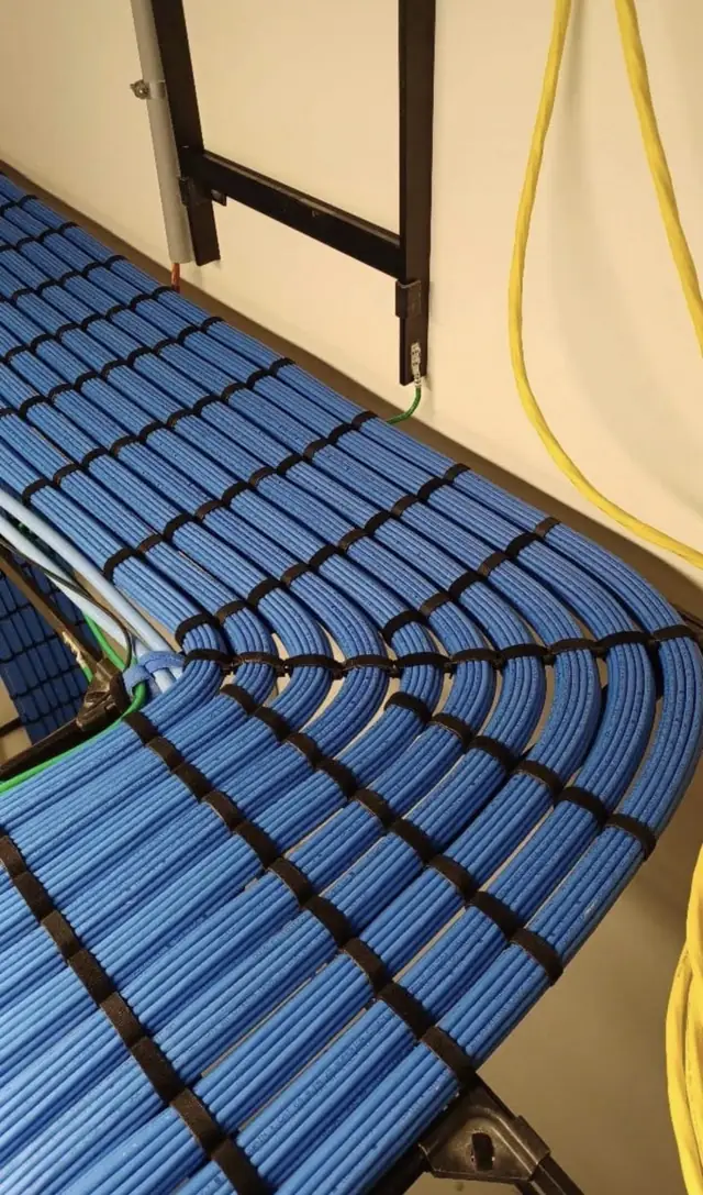 Cable tray transition curve